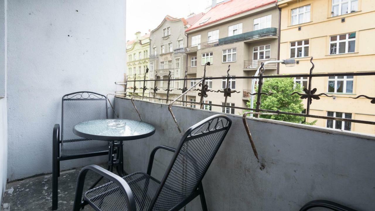Apartment Four Year Seasons - Walkable To Centre, Metro And Riverside Prag Eksteriør billede